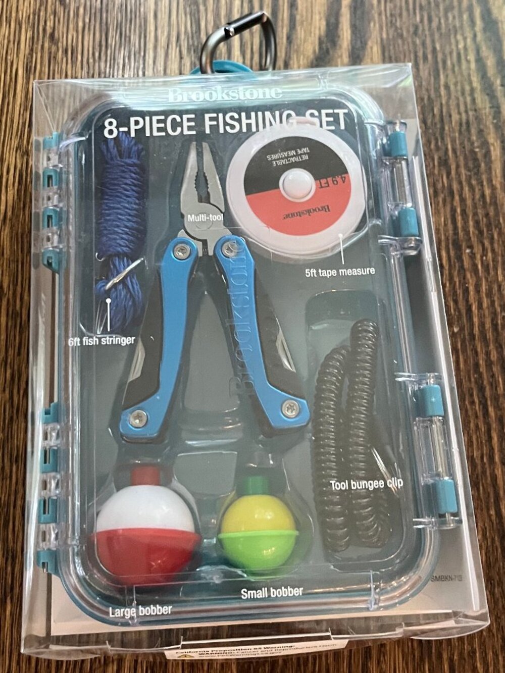 NWT Brookstone 8-Piece Fishing Set